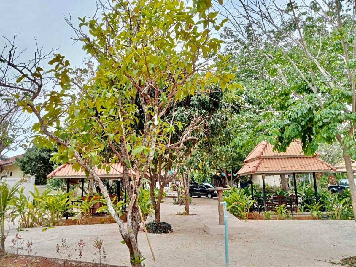 Erawan Guesthouse パークセー エクステリア 写真