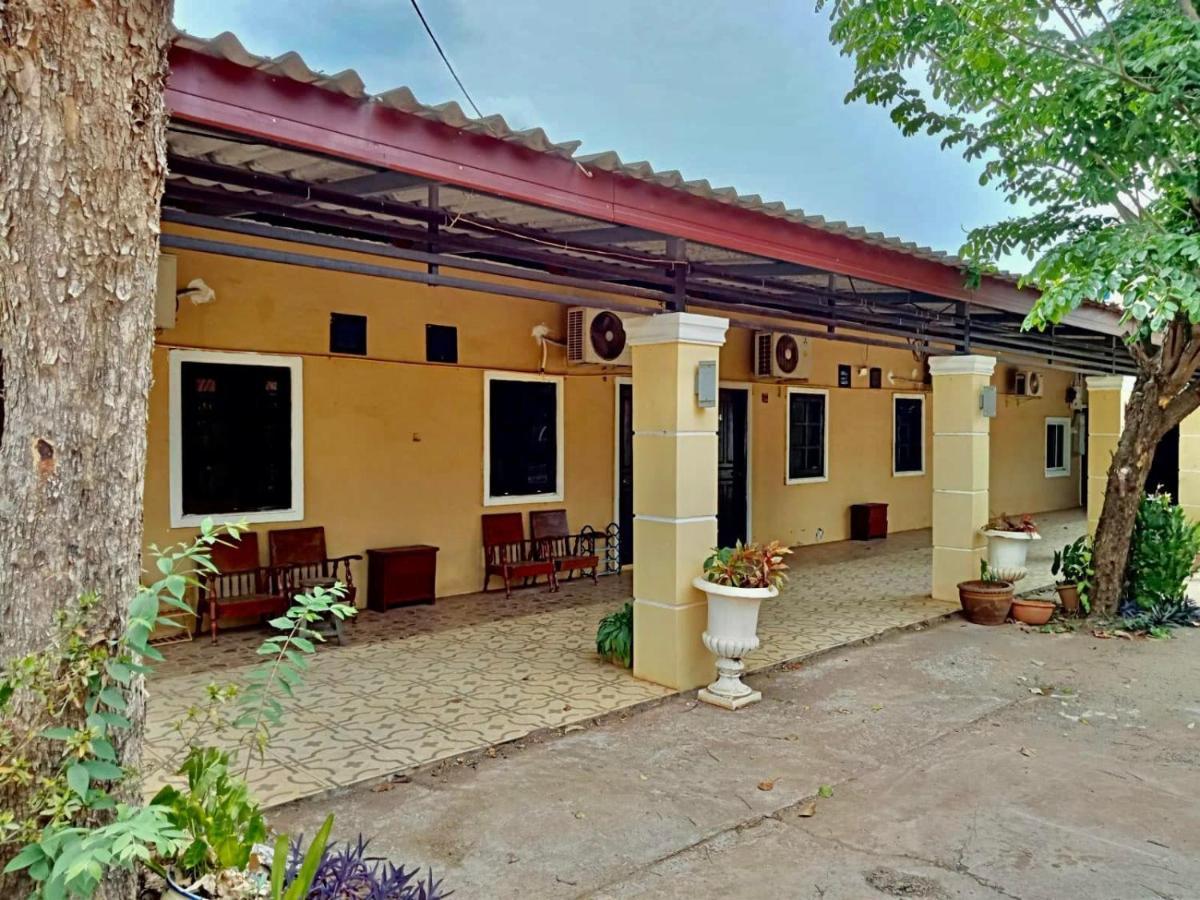Erawan Guesthouse パークセー エクステリア 写真