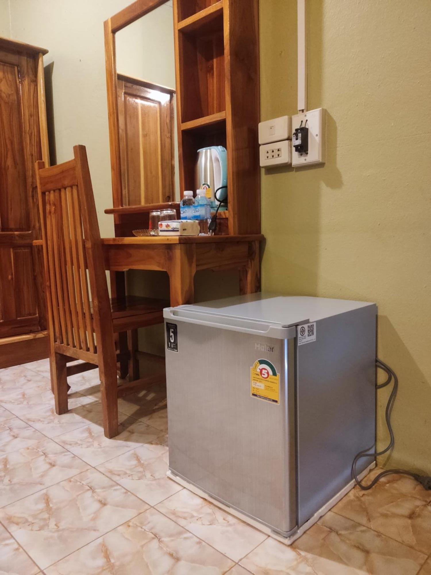 Erawan Guesthouse パークセー エクステリア 写真