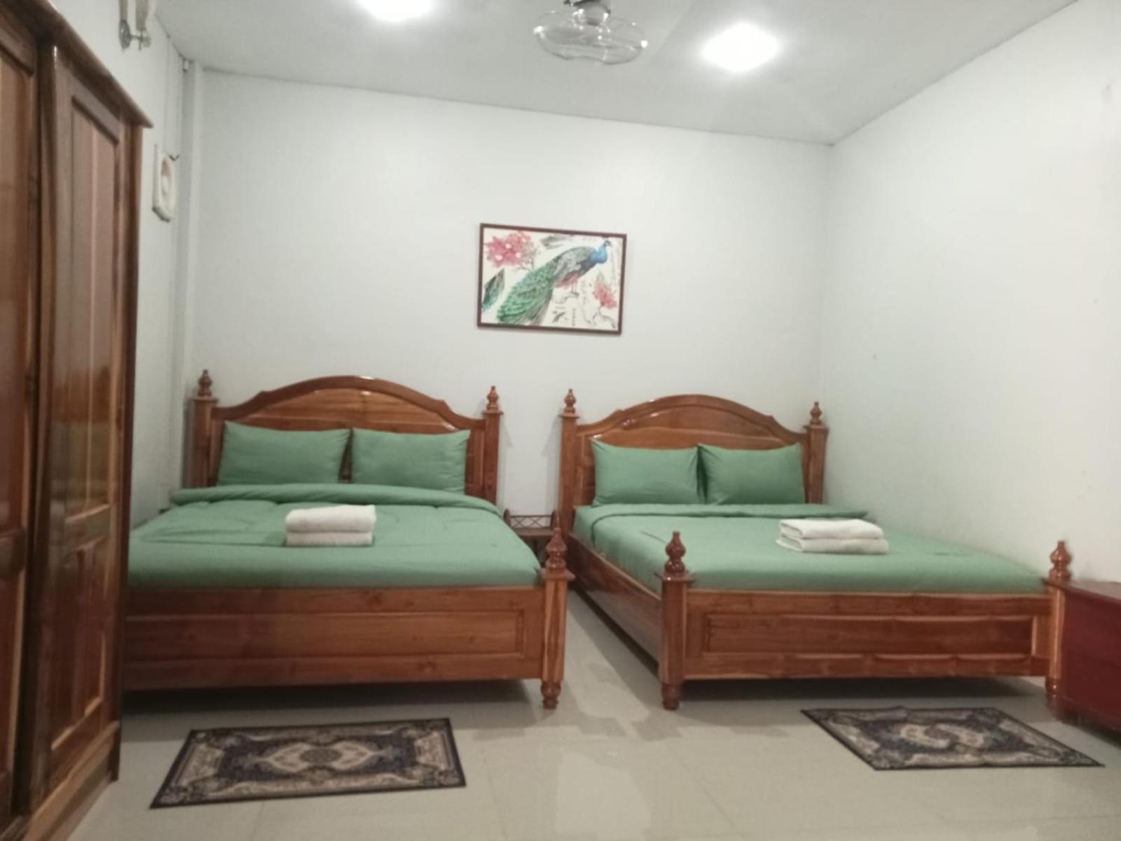 Erawan Guesthouse パークセー エクステリア 写真