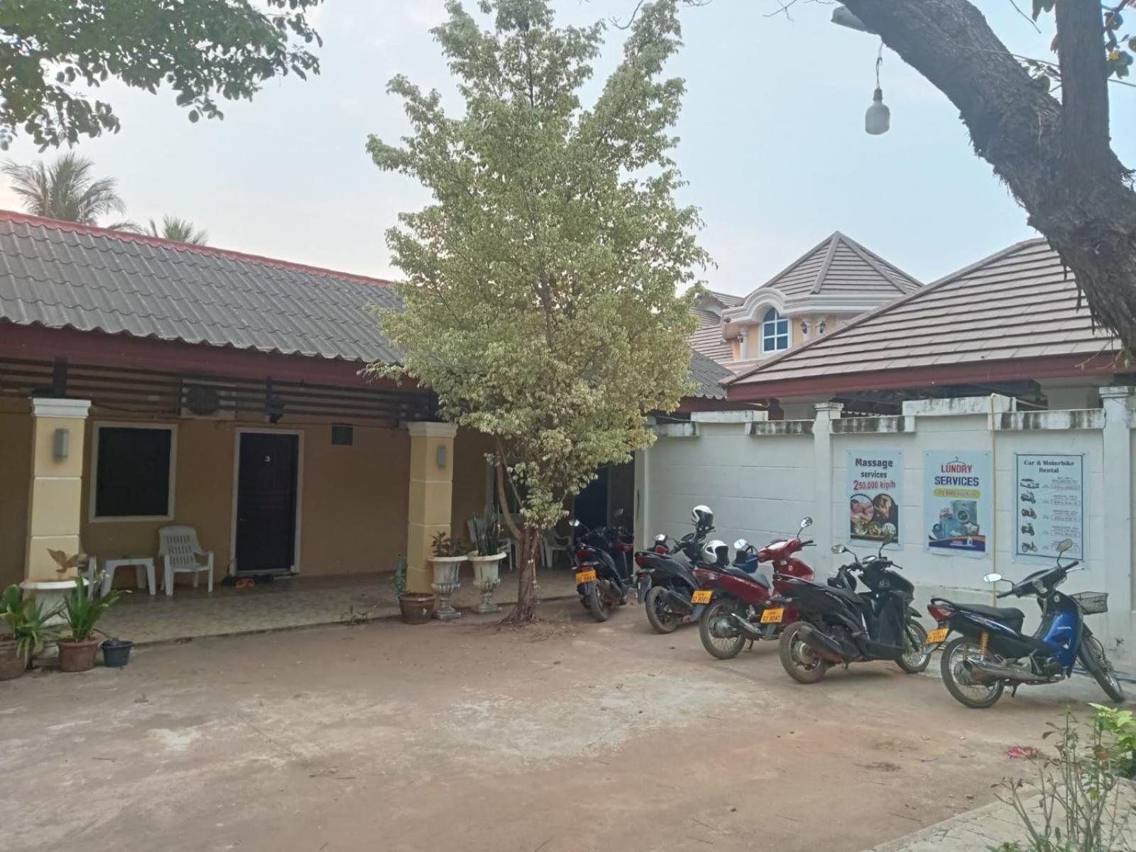 Erawan Guesthouse パークセー エクステリア 写真