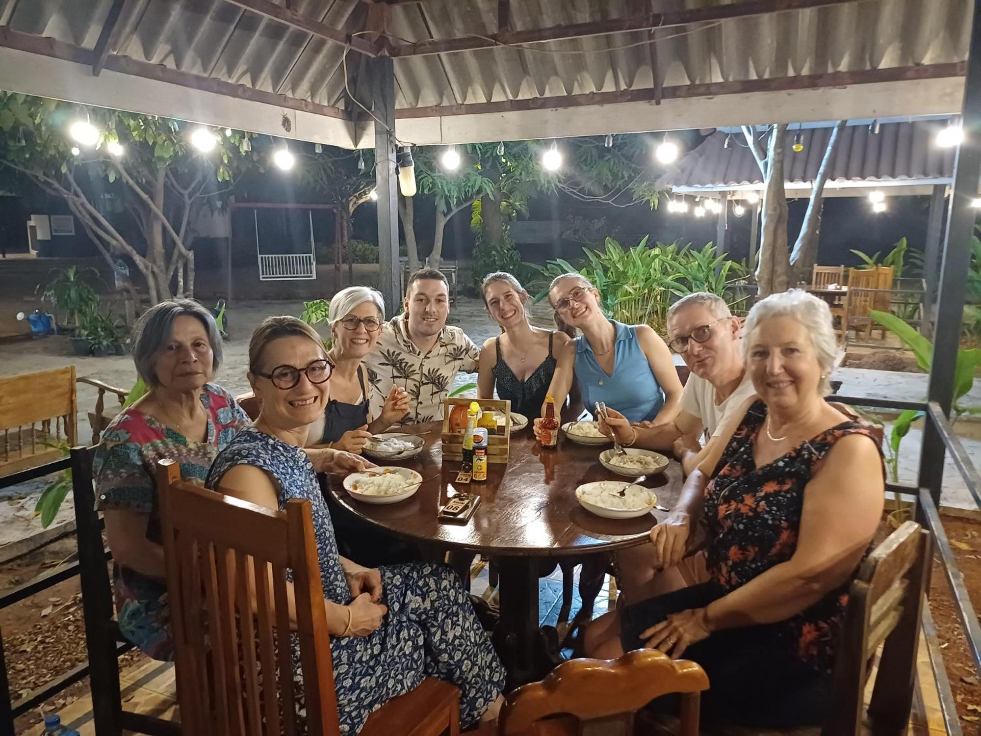 Erawan Guesthouse パークセー エクステリア 写真